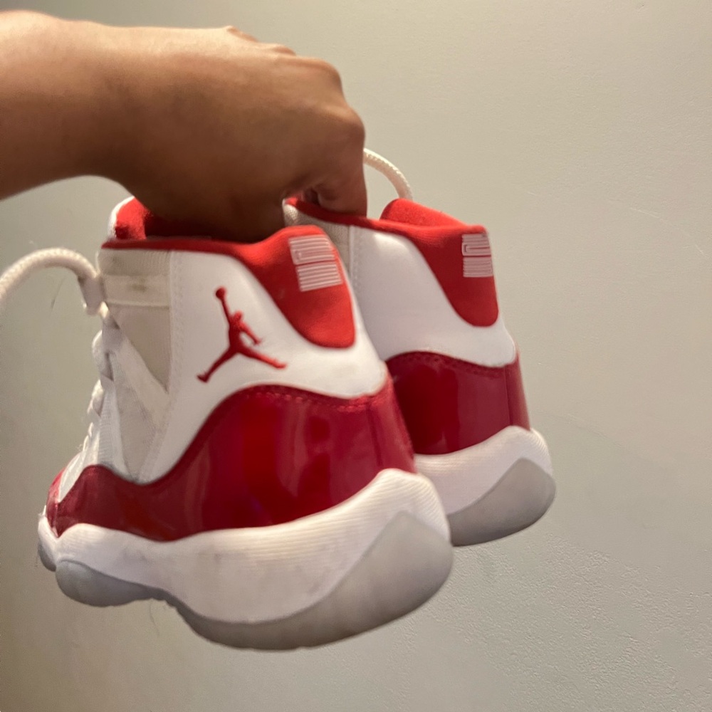 Jordan Women's Shoes Red and White - Picture 2 of 3